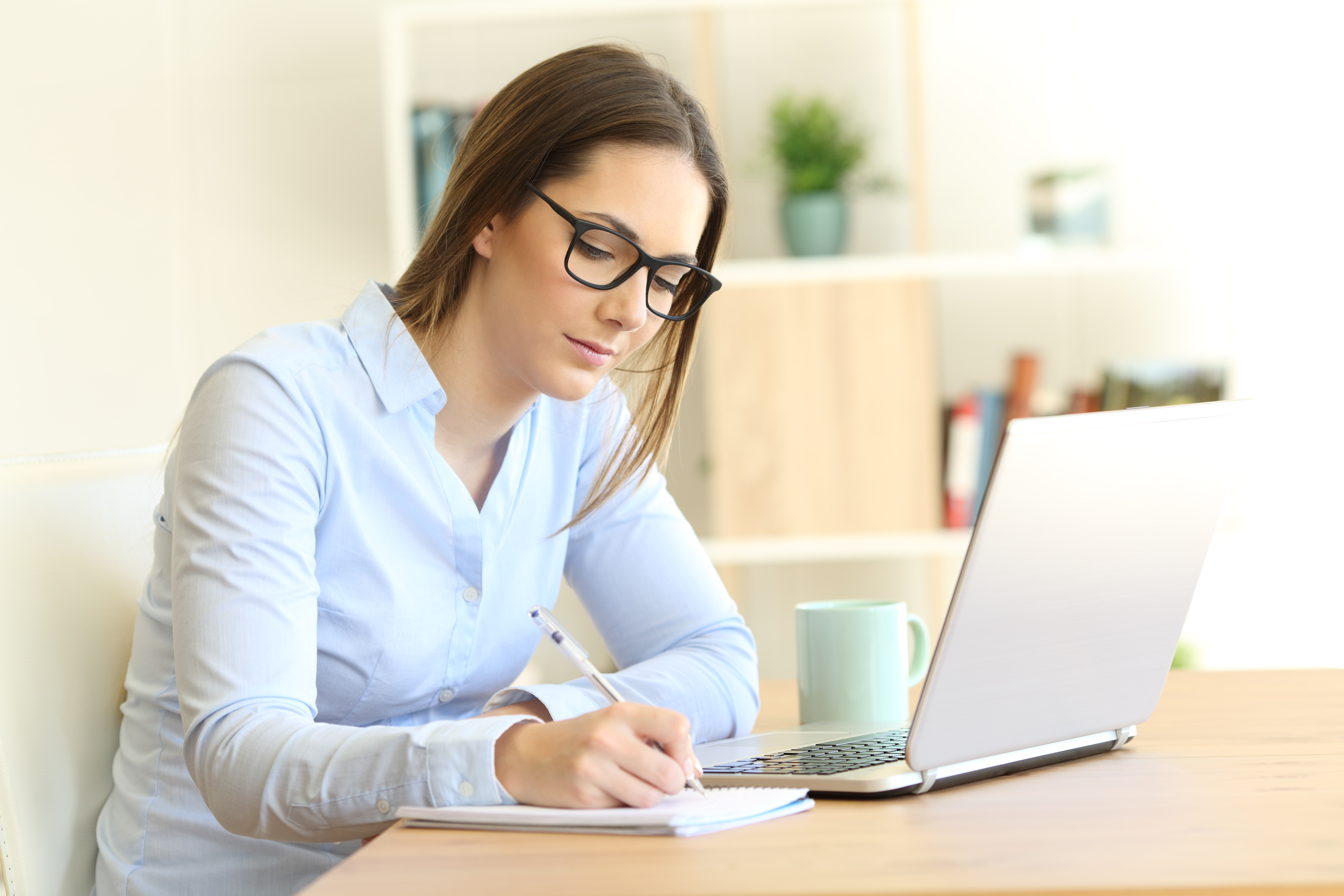 Девушка бухгалтер. Бухгалтер учеба. Заочное образование бухгалтера. Заочное образование бухгалтера. Женщина аудитор.